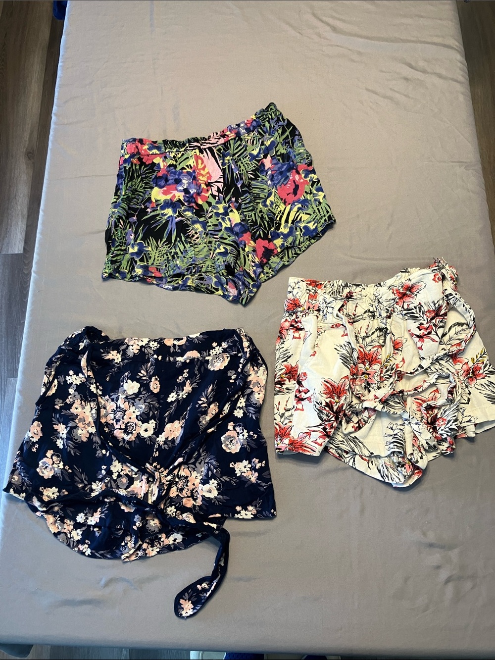 Set of 3 Women's High-Waist Floral Shorts - Navy, Black Multicolor, White Floral